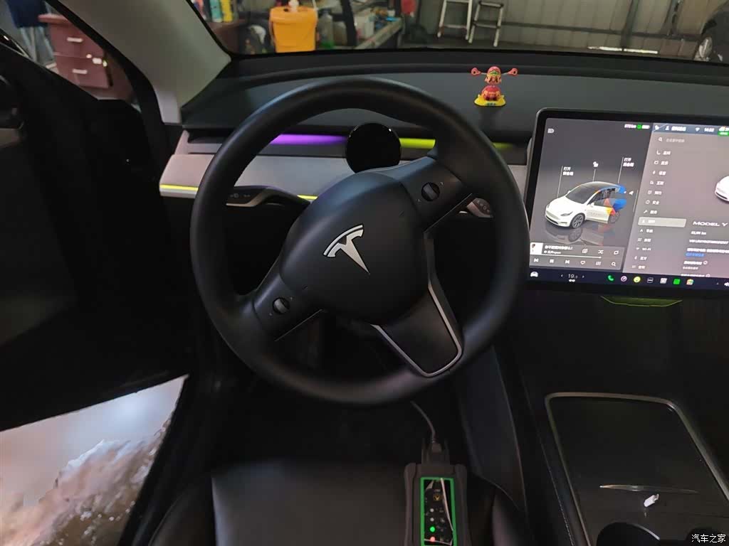 Tesla Model Y, 2025 11