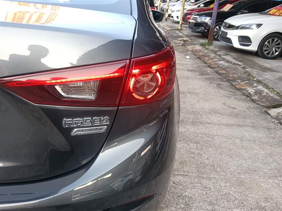 Mazda 3 Angkesaila