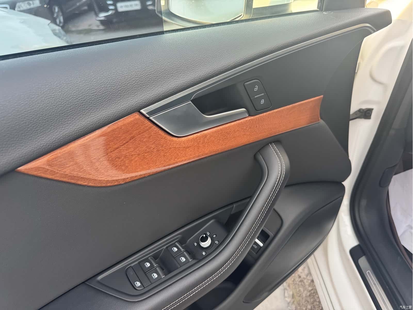 Audi A4L, 2021 все фото