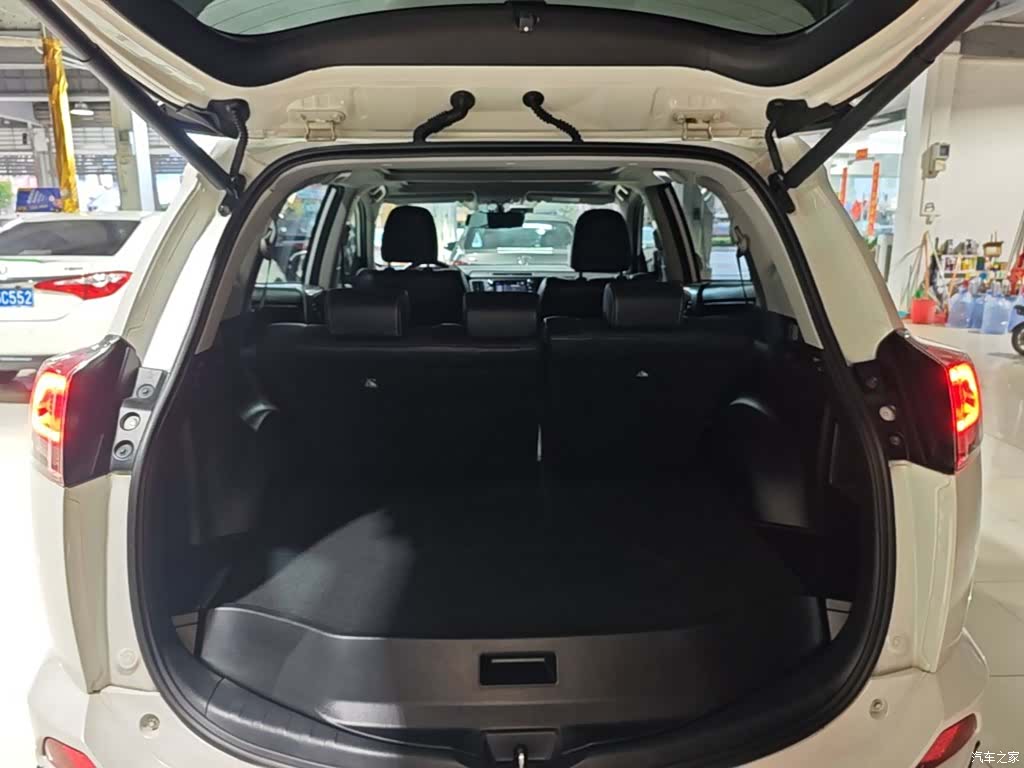 Toyota RAV4, 2017 19