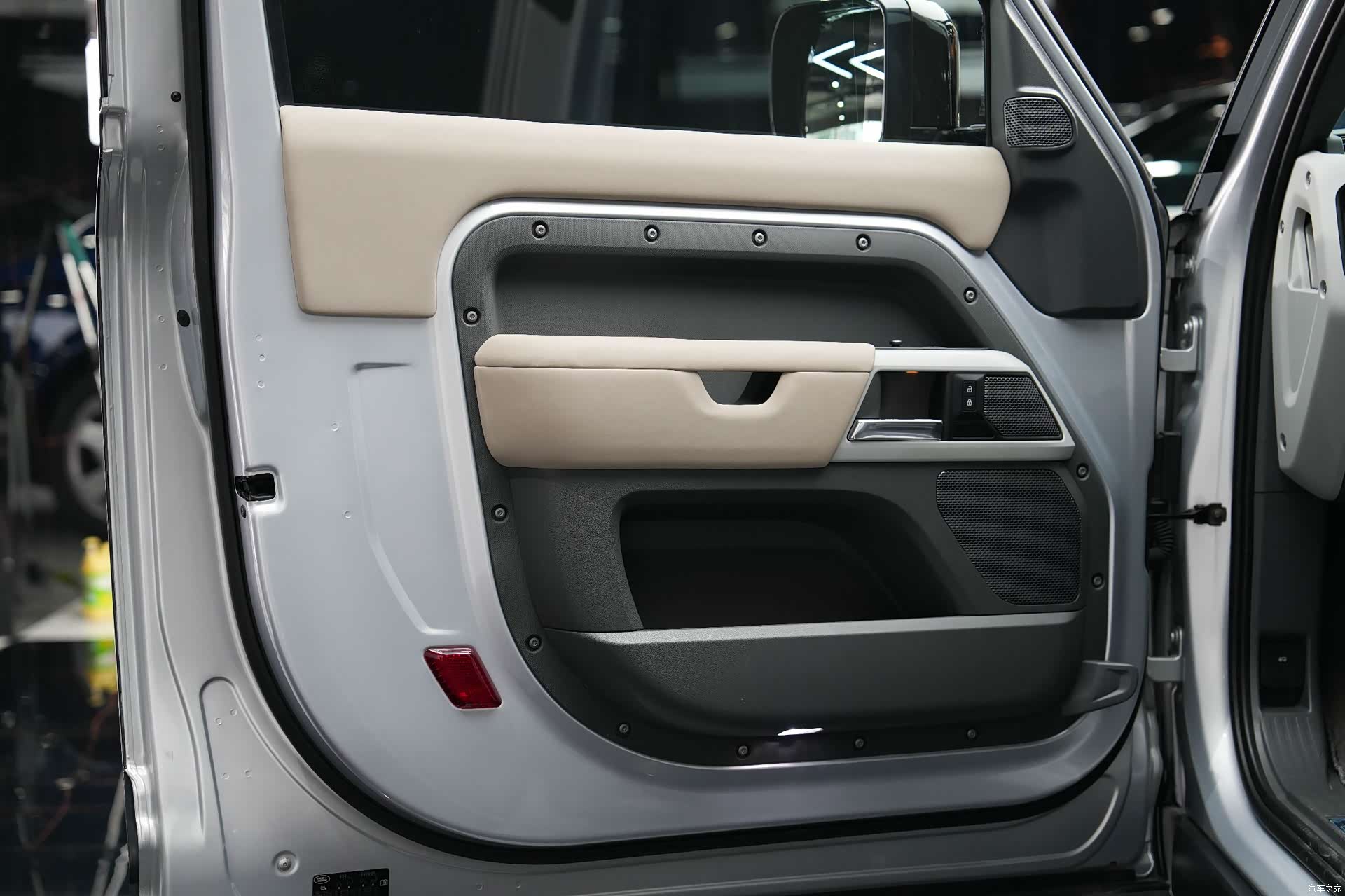 Land Rover Defender, 2021 25