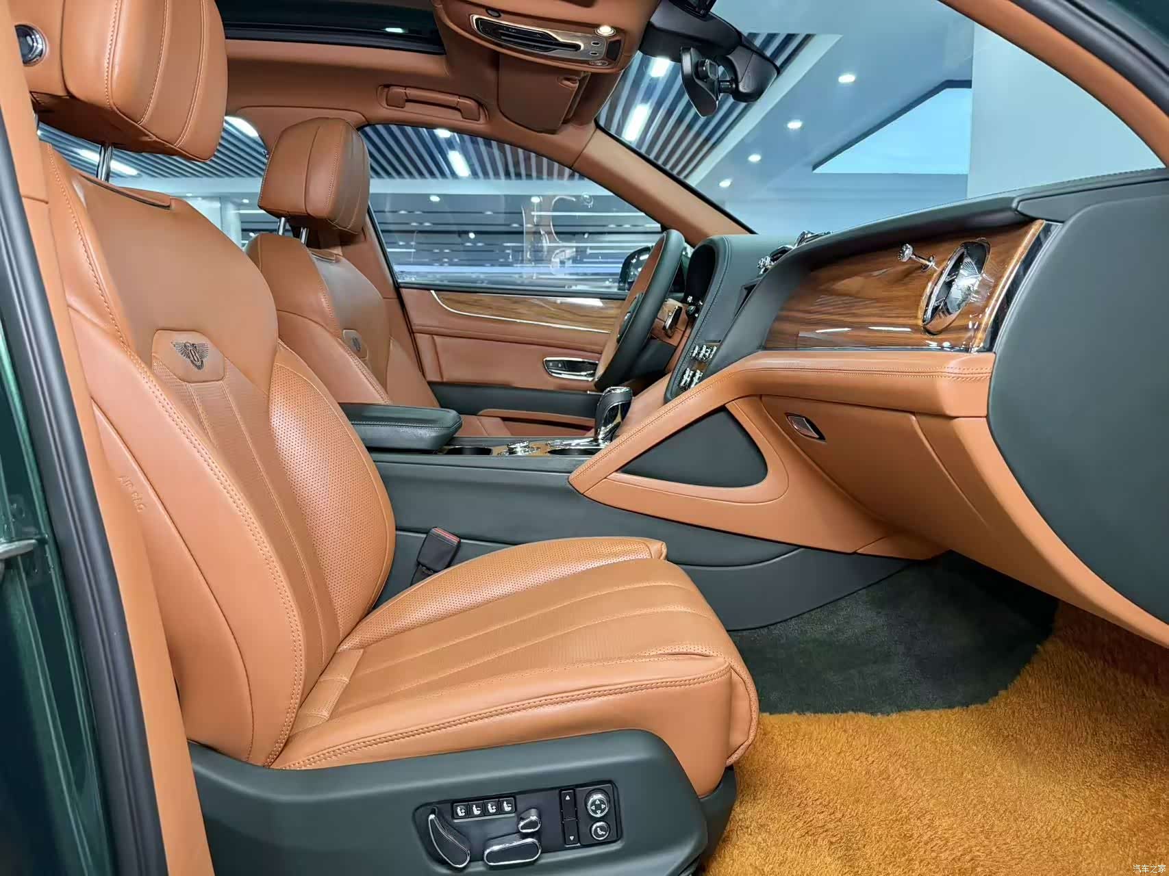Bentley Bentayga, 2021 8
