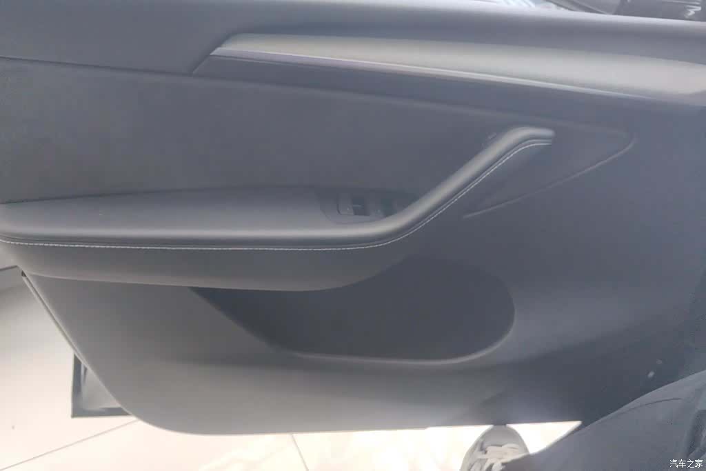 Tesla Model Y, 2024 7