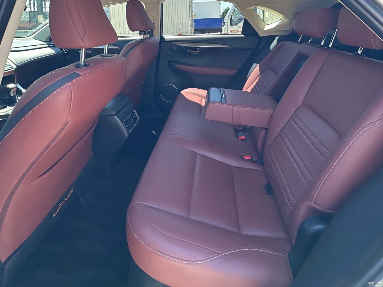 Lexus NX, 2015 11