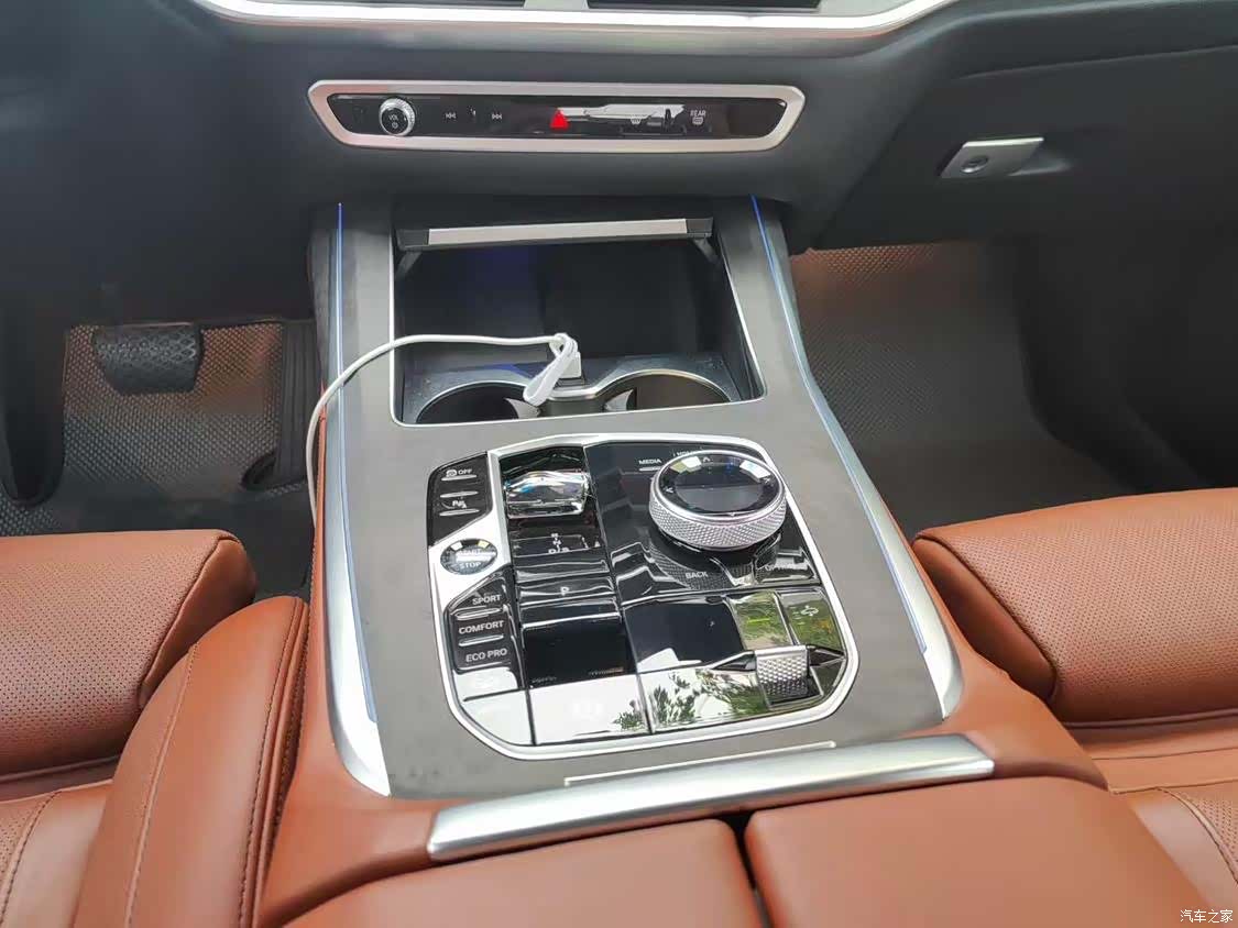 BMW X7, 2024 8