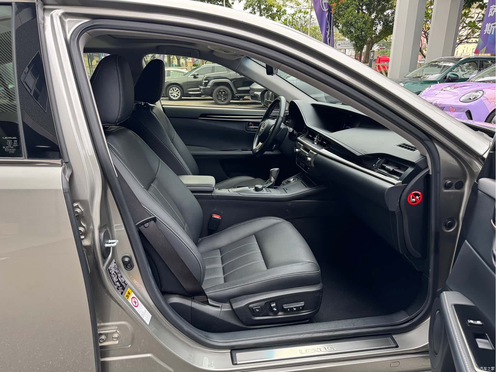 Lexus ES, 2018 12