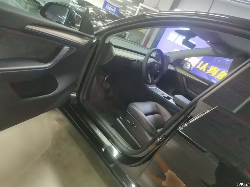 Tesla Model Y, 2023 16
