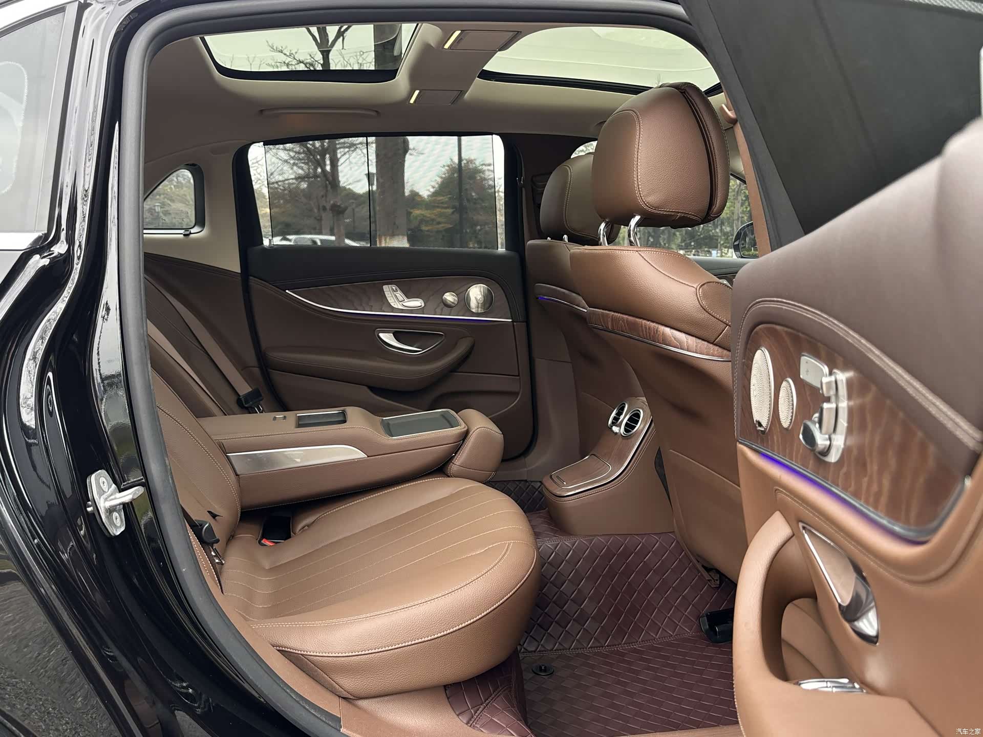 Mercedes-Benz E-Class, 2022 16