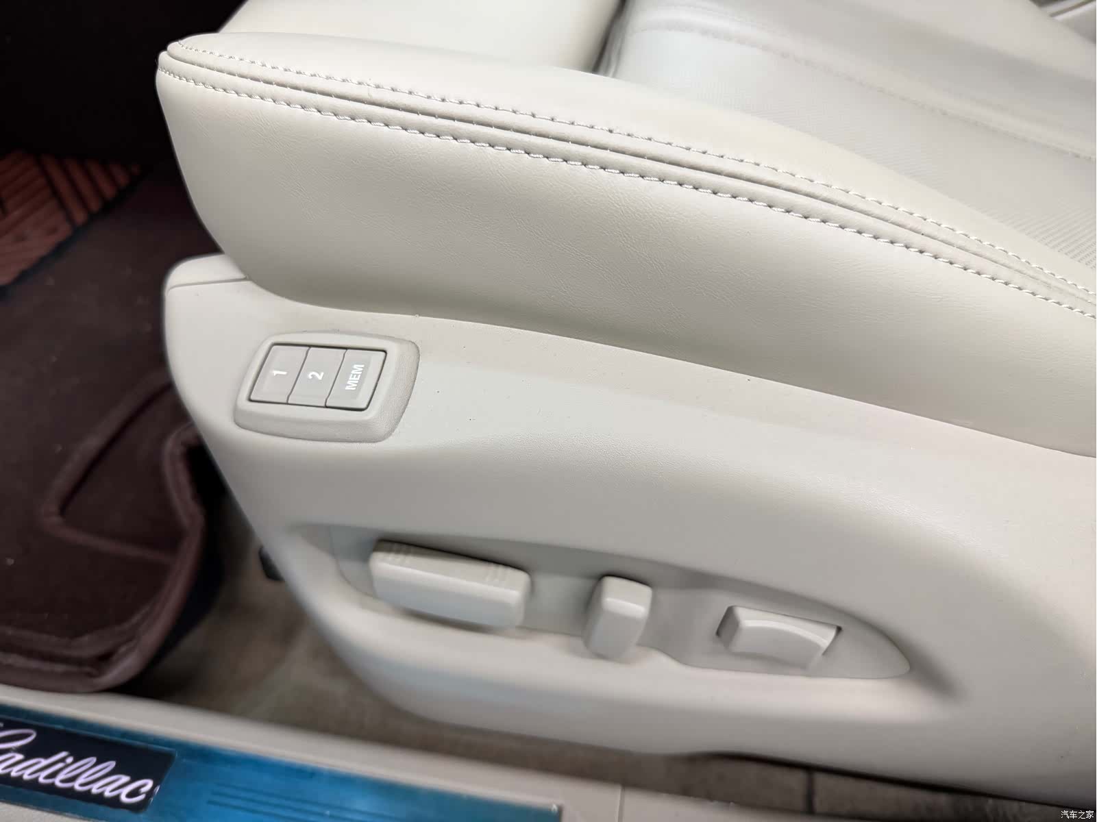 Cadillac SRX, 2013 13