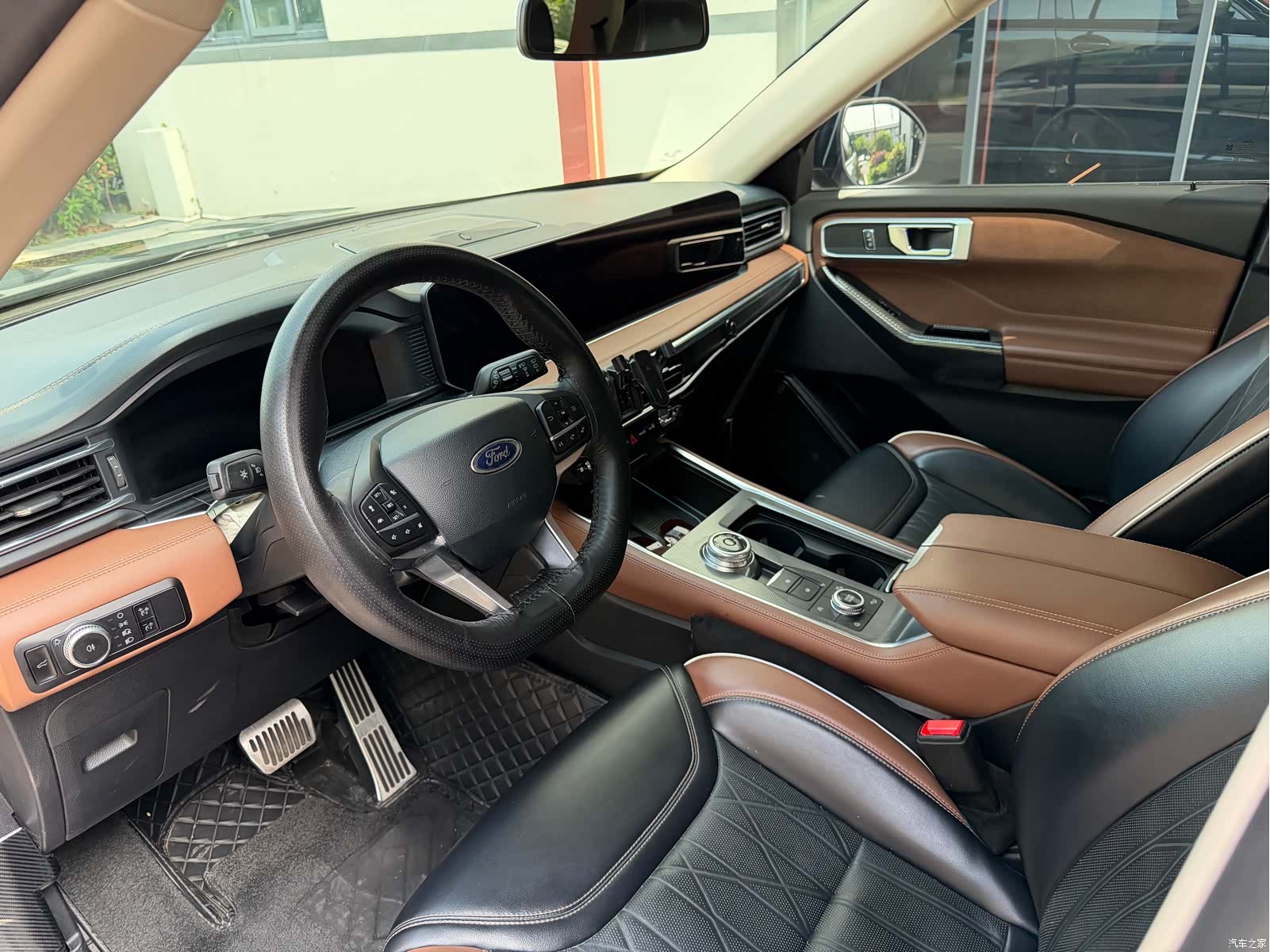 Ford Explorer, 2023 10
