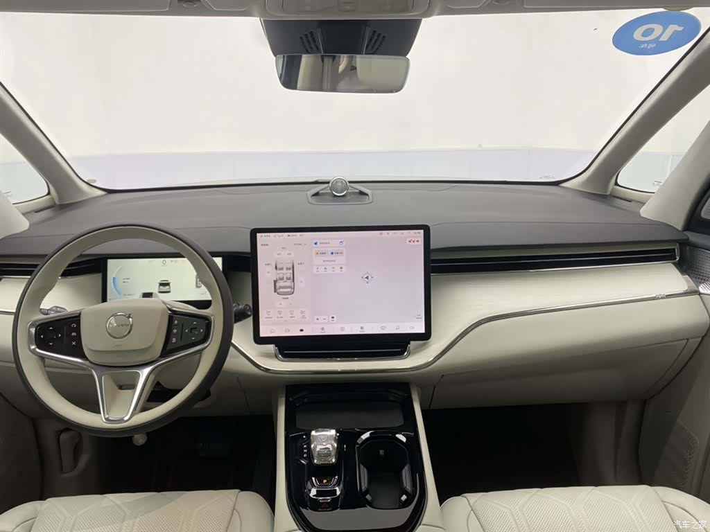 Volvo EM90, 2026 13