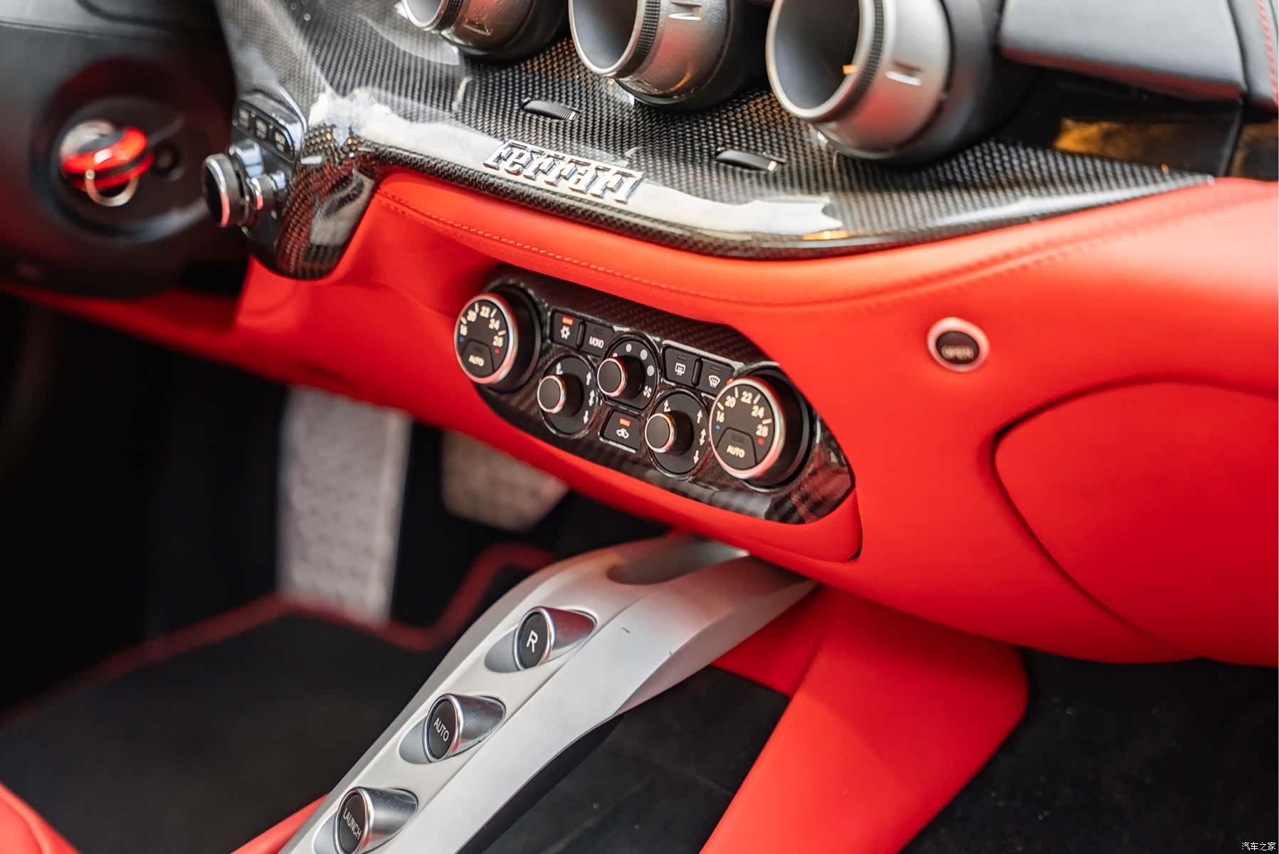 Ferrari F12ber, 2014 9