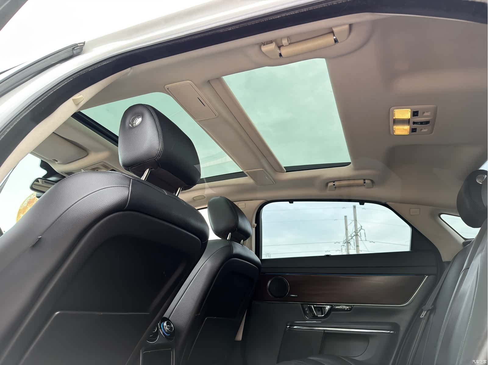 Jaguar XJ, 2015 12