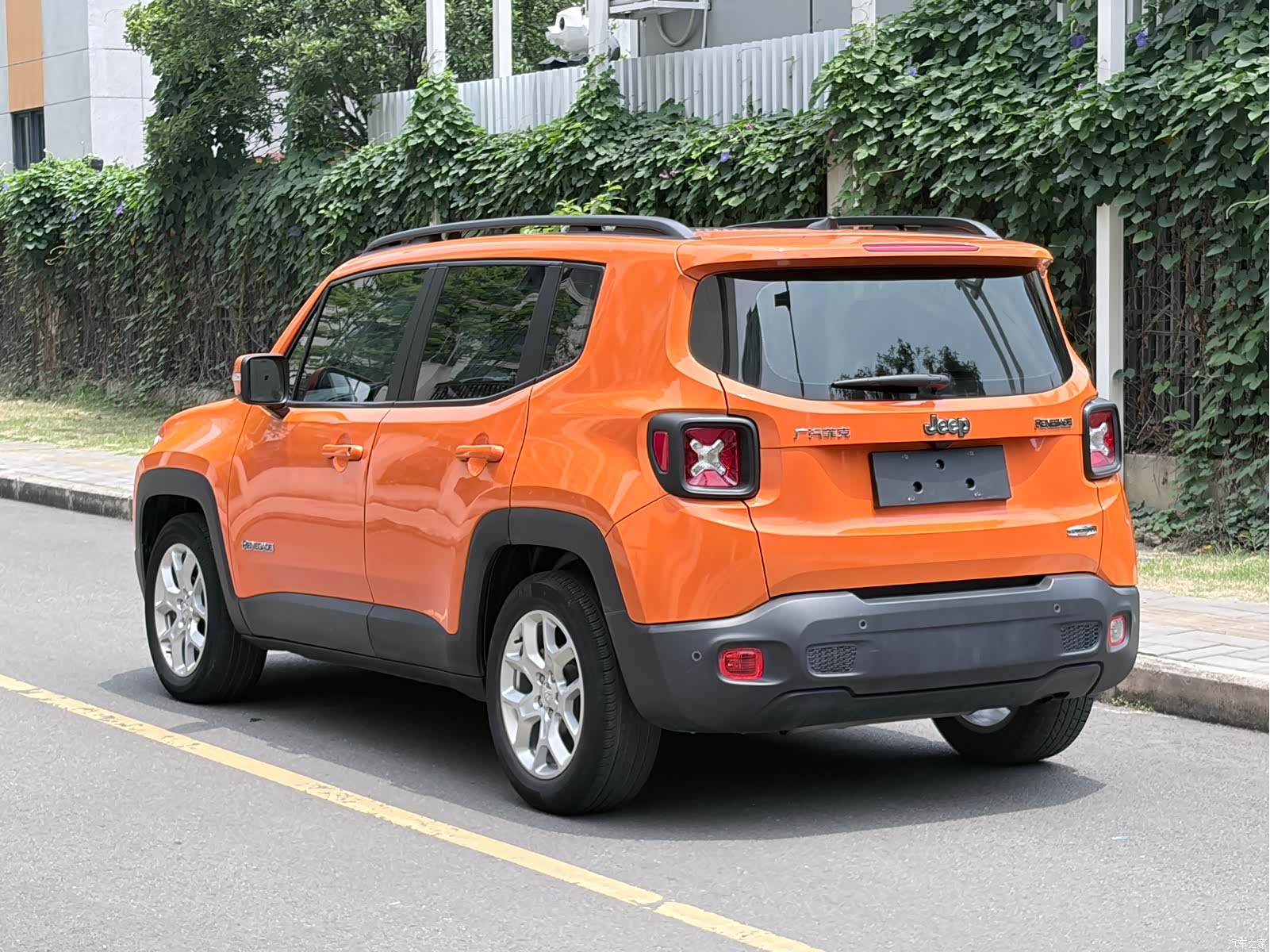 Jeep Renegade, 2016 все фото