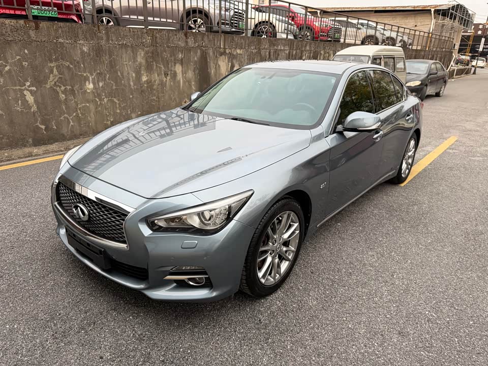 Infiniti Q50L