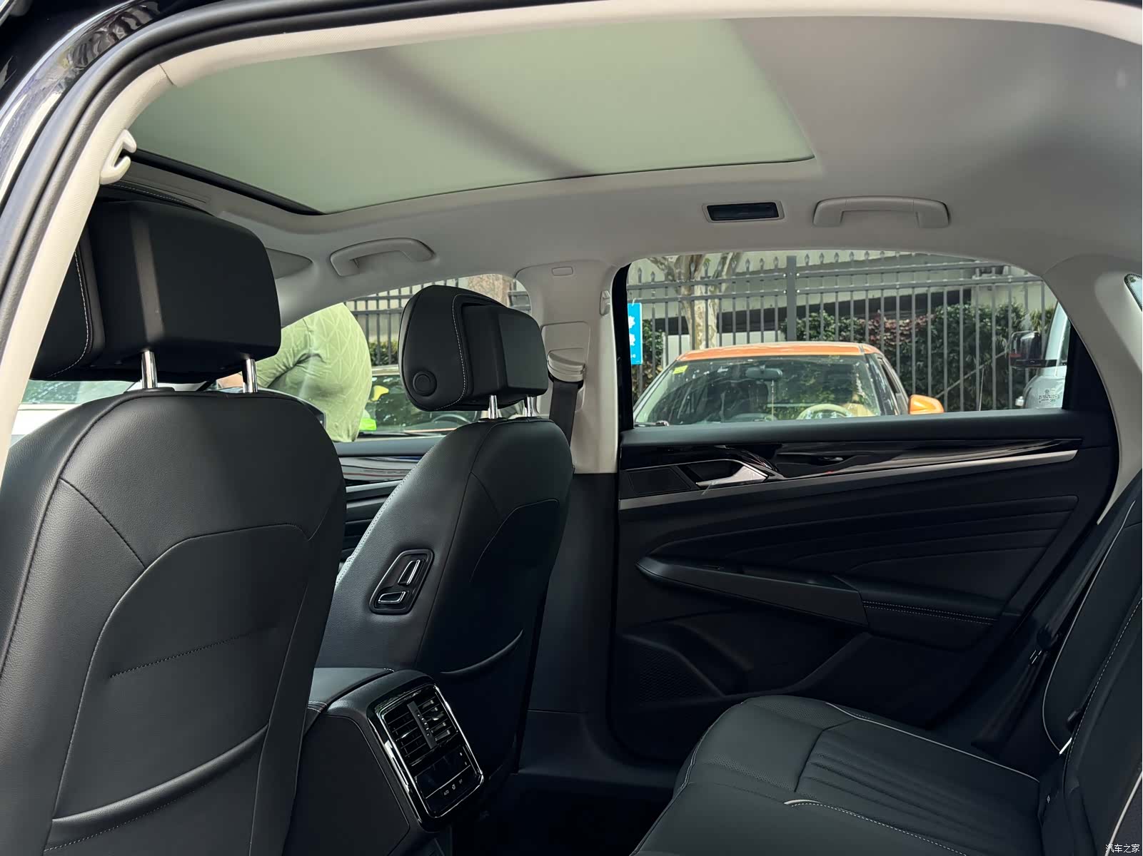 Volkswagen Passat, 2024 14