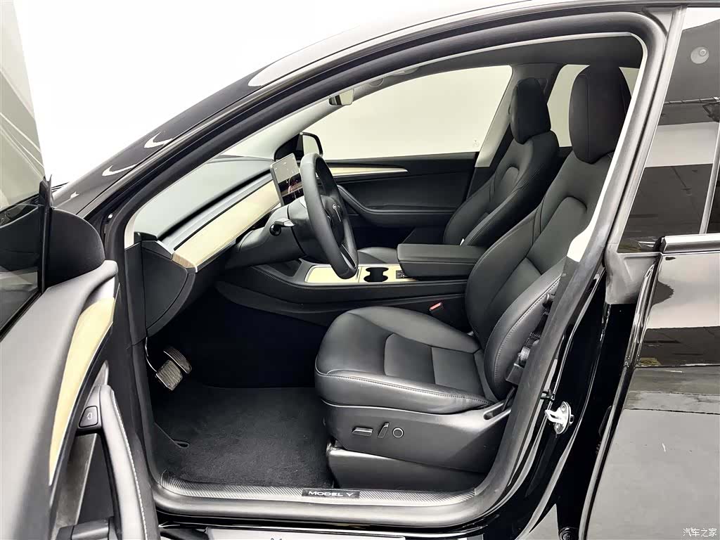 Tesla Model Y, 2023 9
