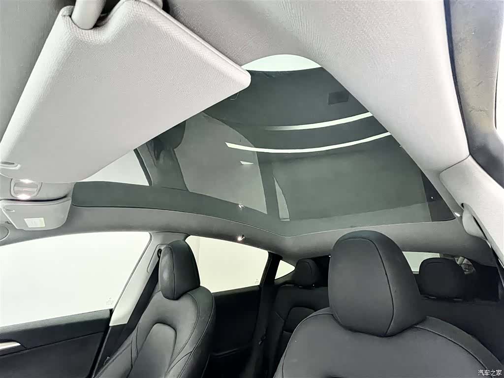 Tesla Model Y, 2023 14
