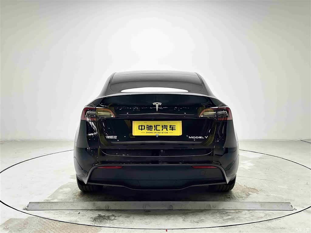 Tesla Model Y, 2023 18