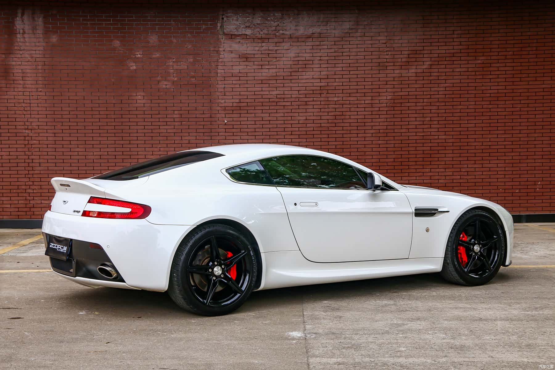 Aston Martin Vantage, 2016 3
