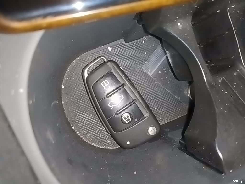 Audi Q2L, 2021 9
