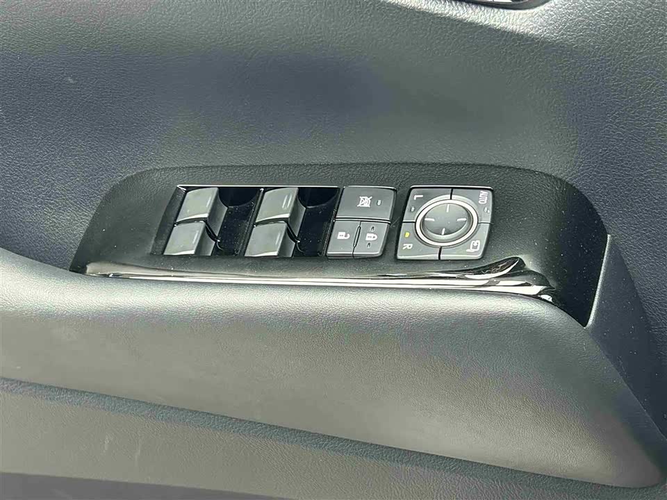 Lexus LM Lexus LM