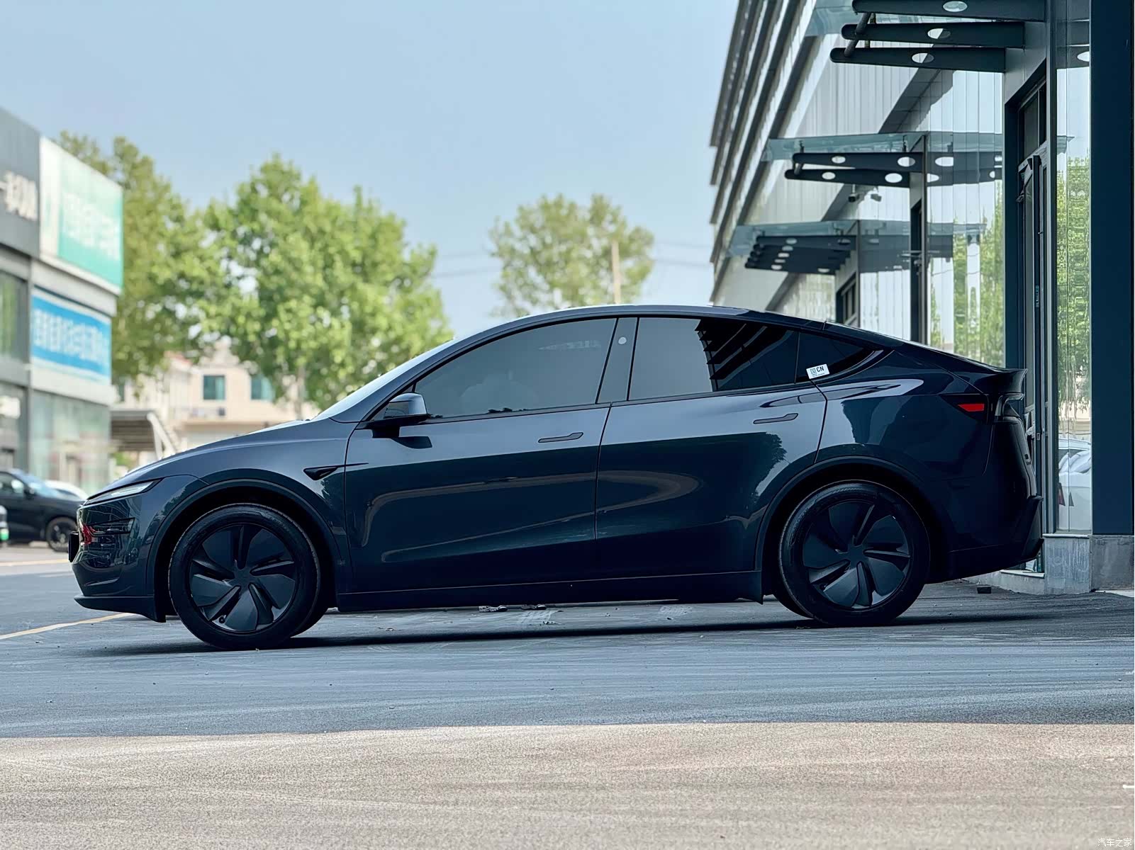 Tesla Model Y, 2025 4