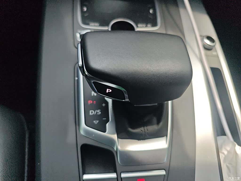 Audi Q5L, 2021 10