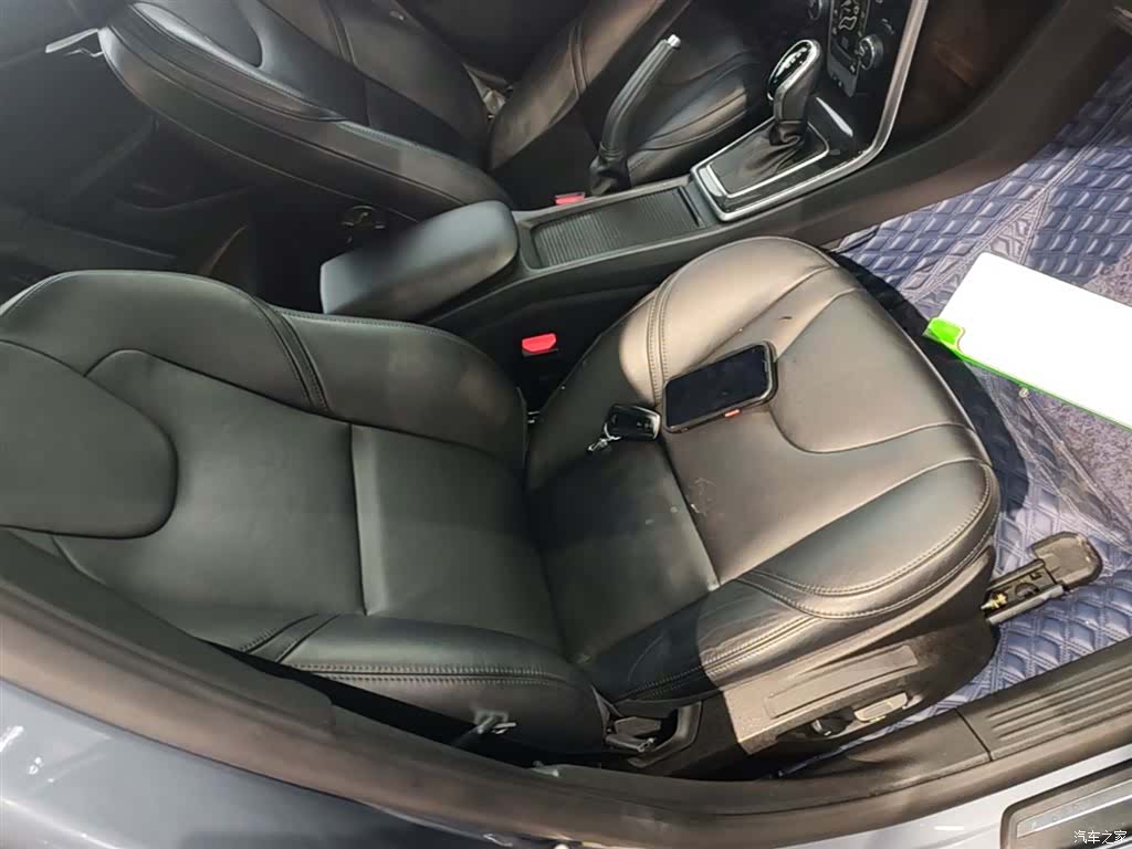 Volvo V40, 2019 25