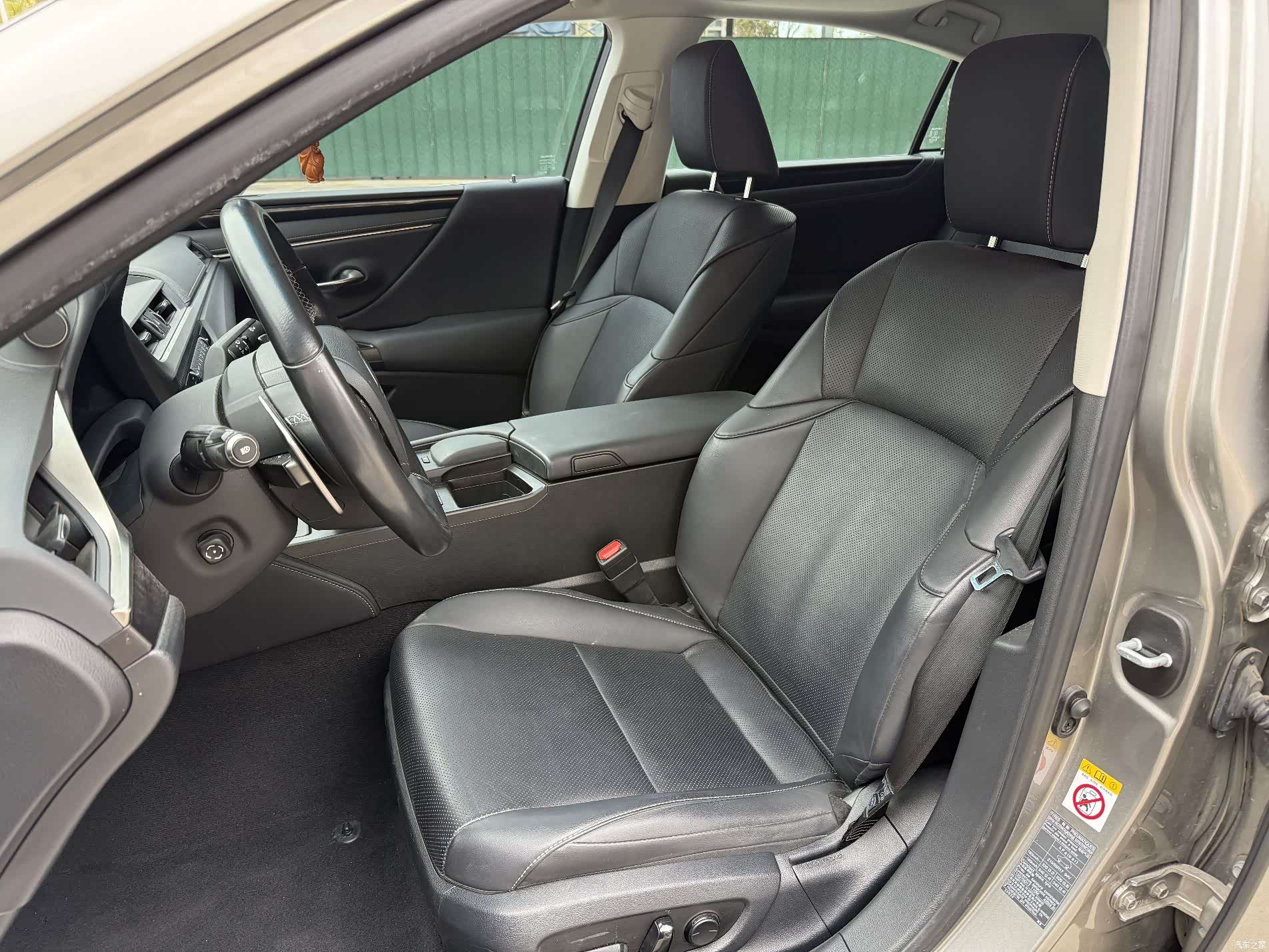 Lexus ES, 2019 4