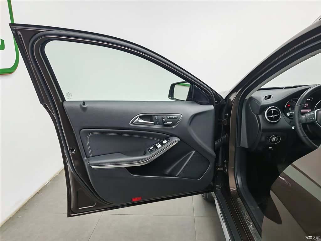 Mercedes-Benz GLA, 2015 8