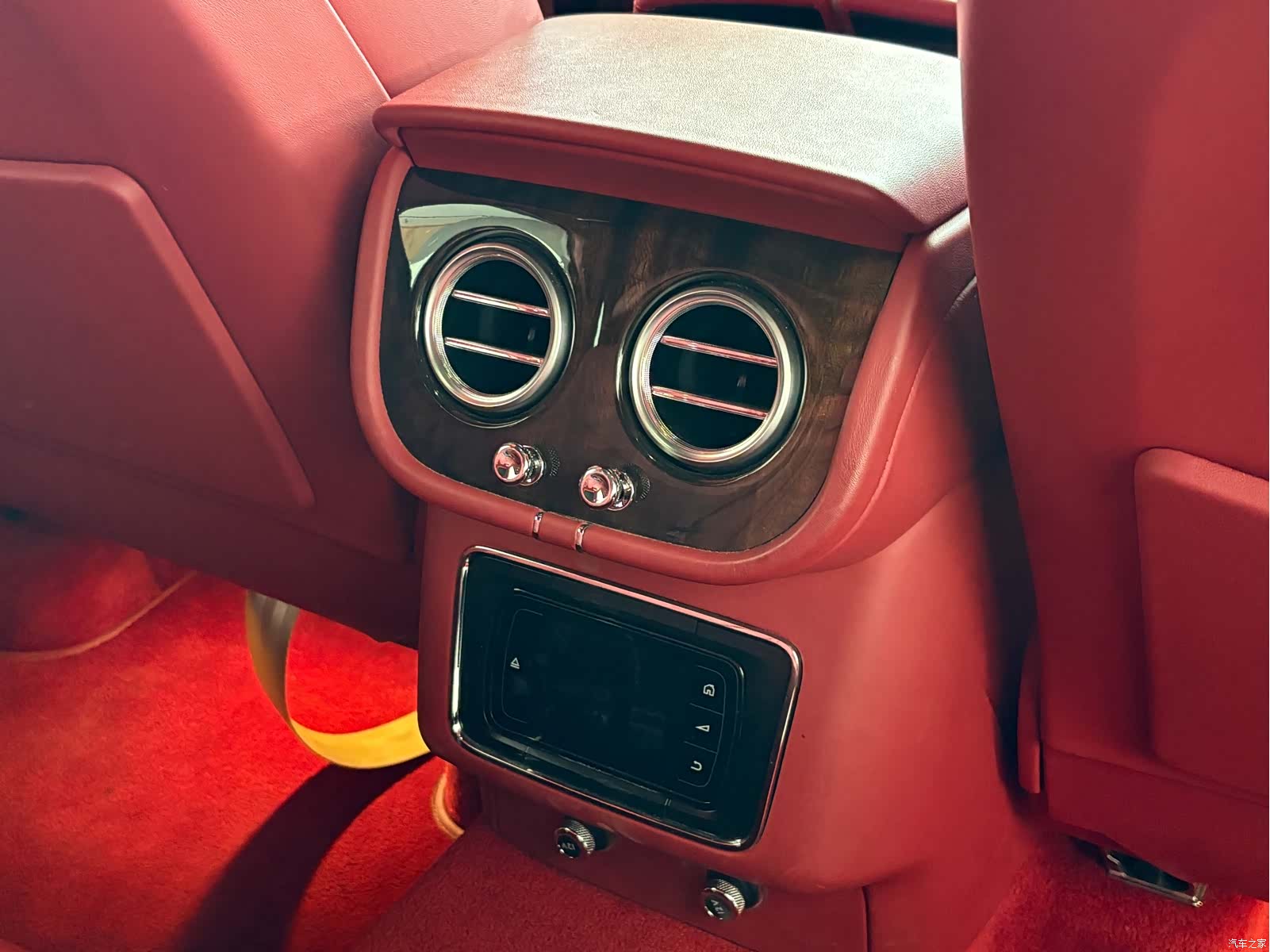 Bentley Bentayga, 2018 15