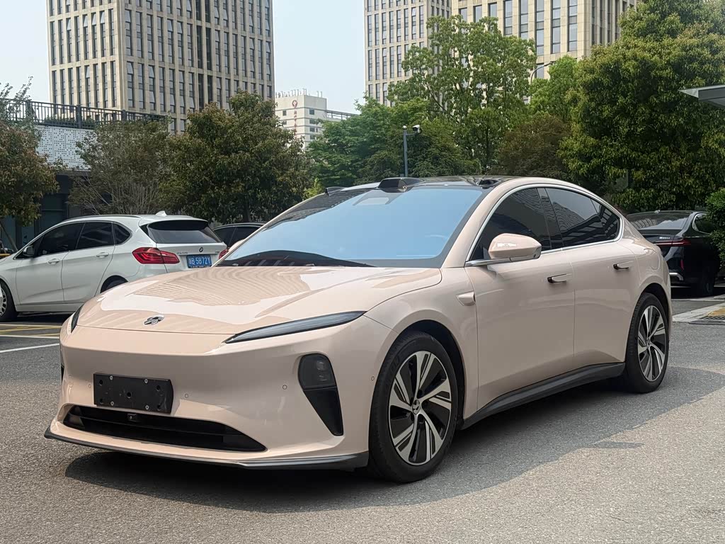 NIO ET5