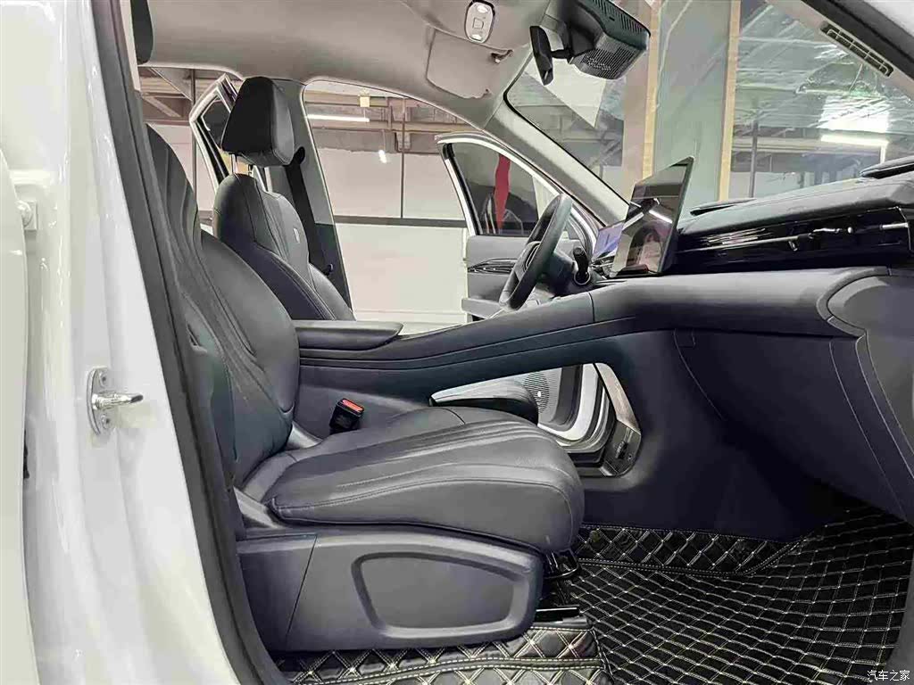 Geely Galaxy E5, 2025 15