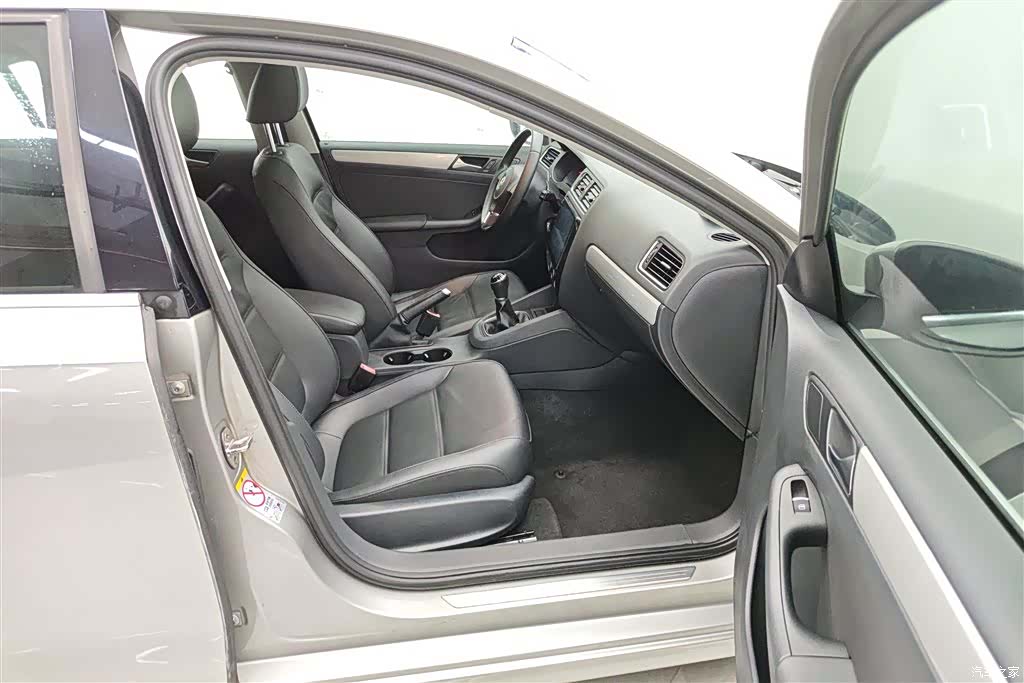 Volkswagen Sagitar, 2014 8
