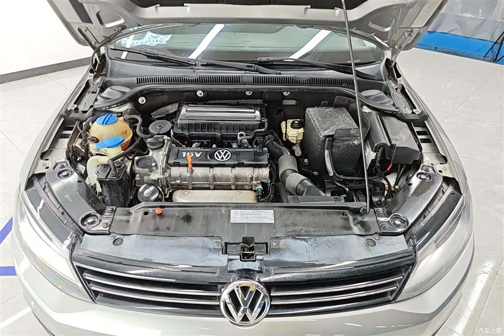 Volkswagen Sagitar, 2014 10