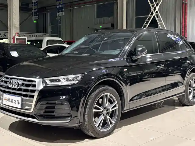 Audi Q5L 2021 — купить из Китая под заказ