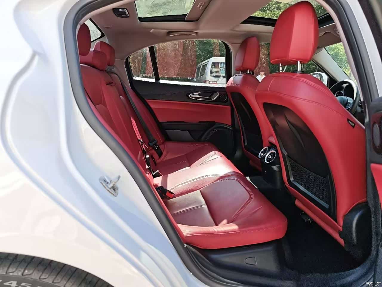 Alfa Romeo Giulia, 2017 14