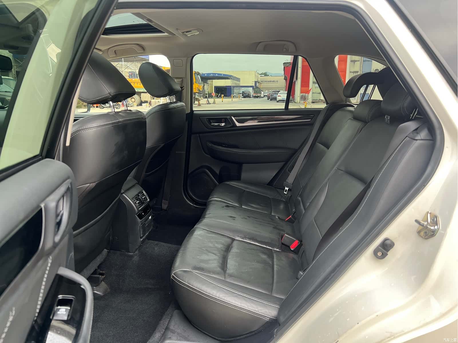 Subaru Outback, 2017 все фото
