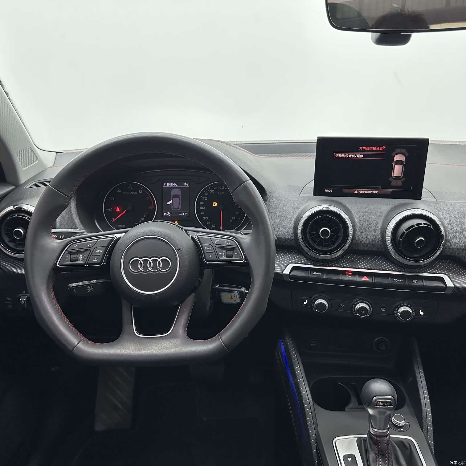 Audi Q2L, 2023 11