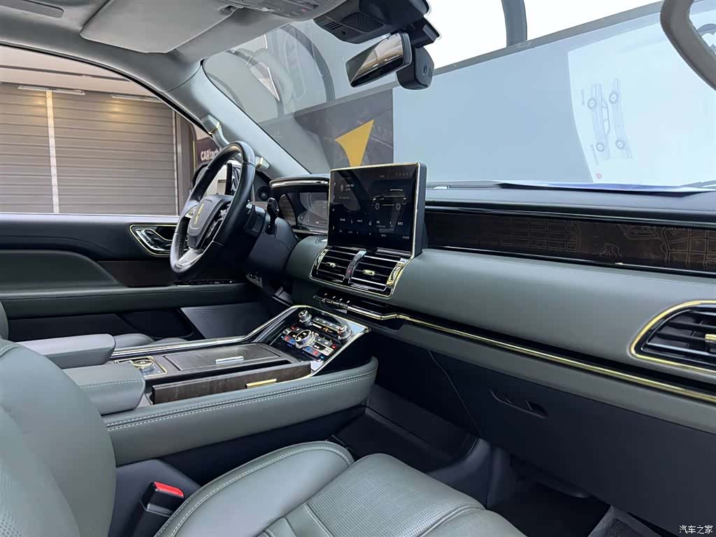 Lincoln Navigator, 2023 19