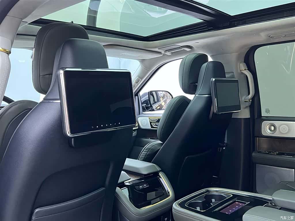 Lincoln Navigator, 2023 30