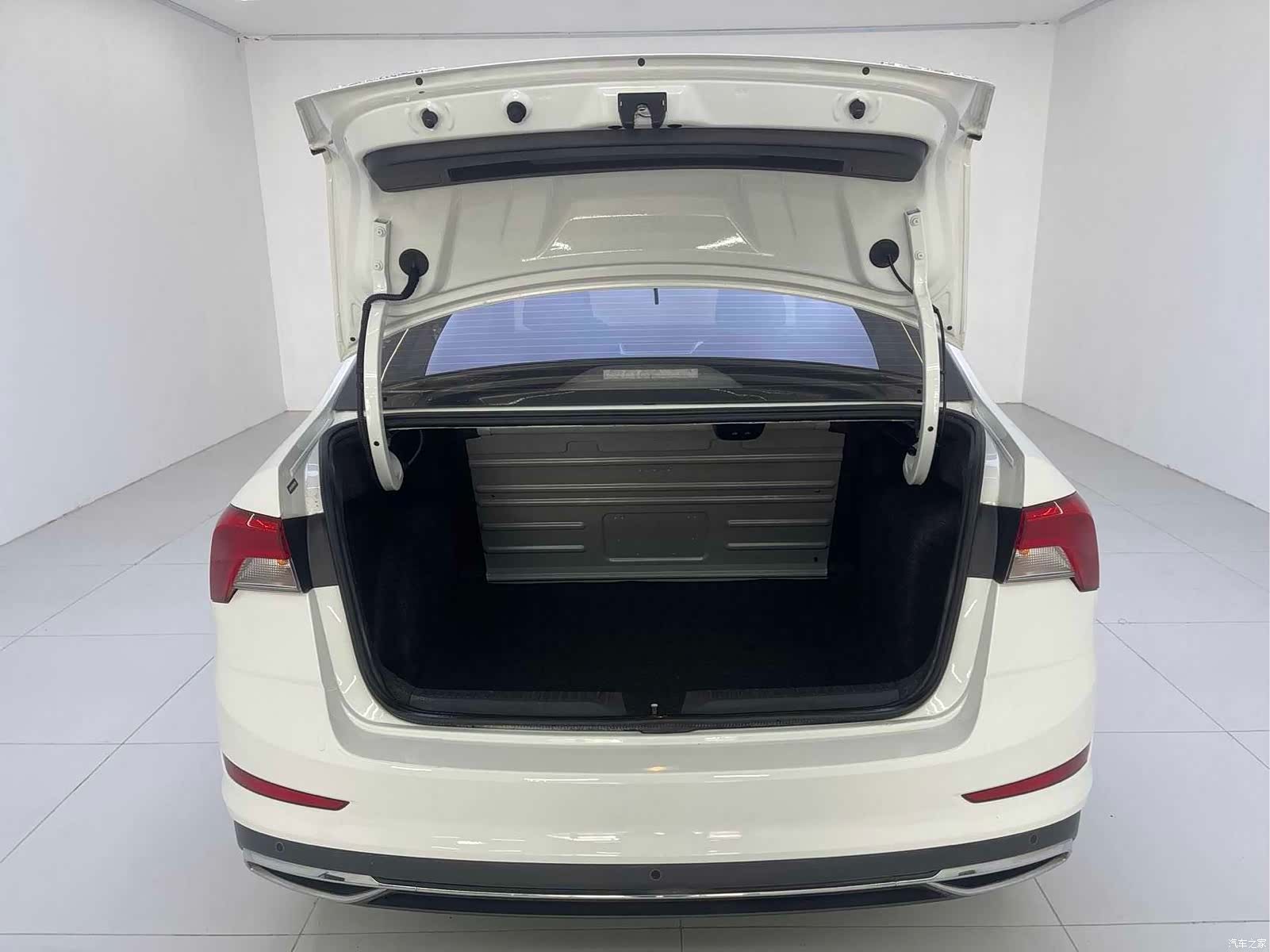 Skoda Rapid, 2022 13