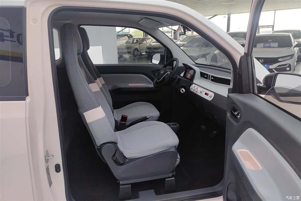 Wuling MINIEV, 2021 8