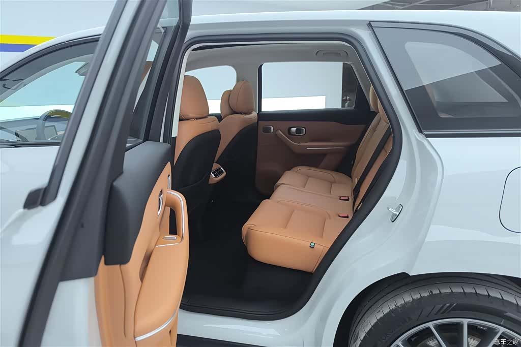 Leapmotor C10, 2025 11