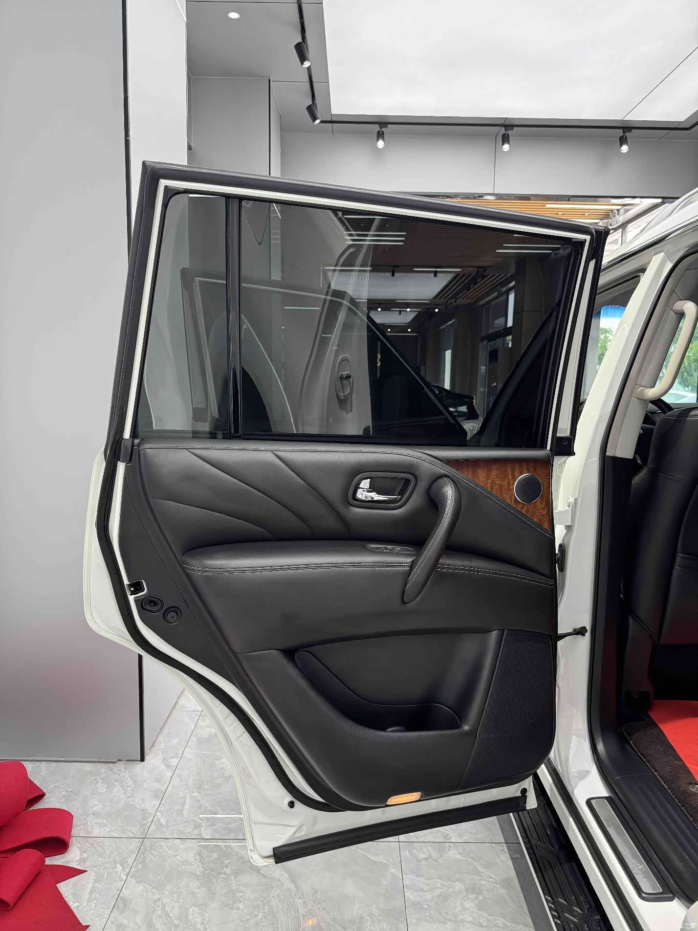 Infiniti QX80, 2019 14