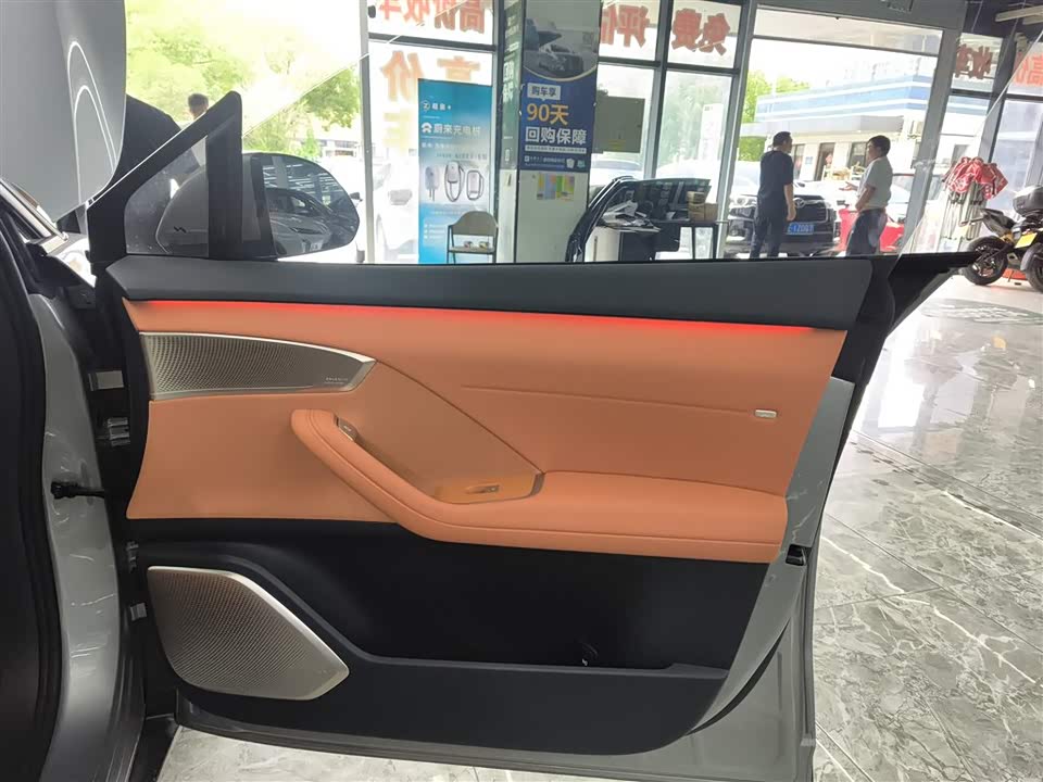 NIO L60