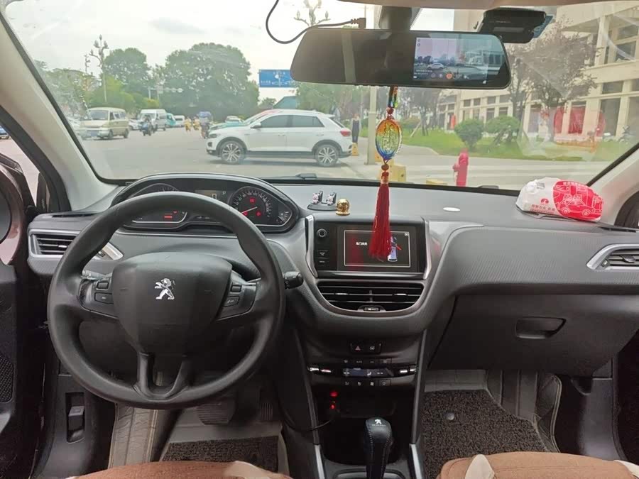 Peugeot 2008 2015, фото 13