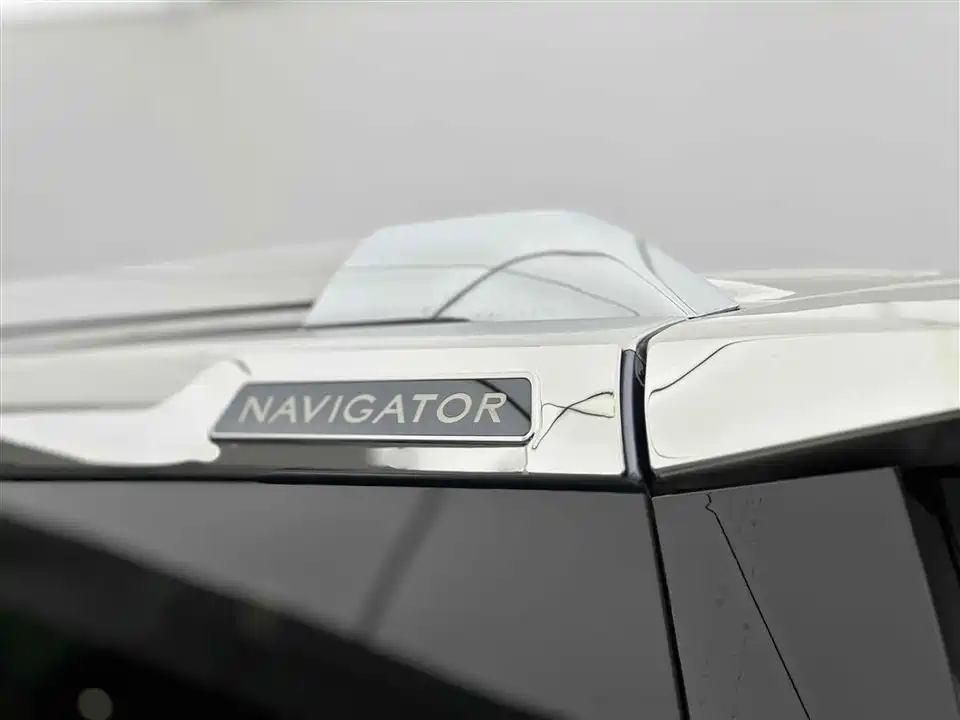 Lincoln Navigator