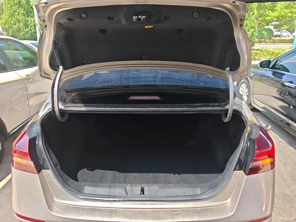 Geely Emgrand, 2021 19